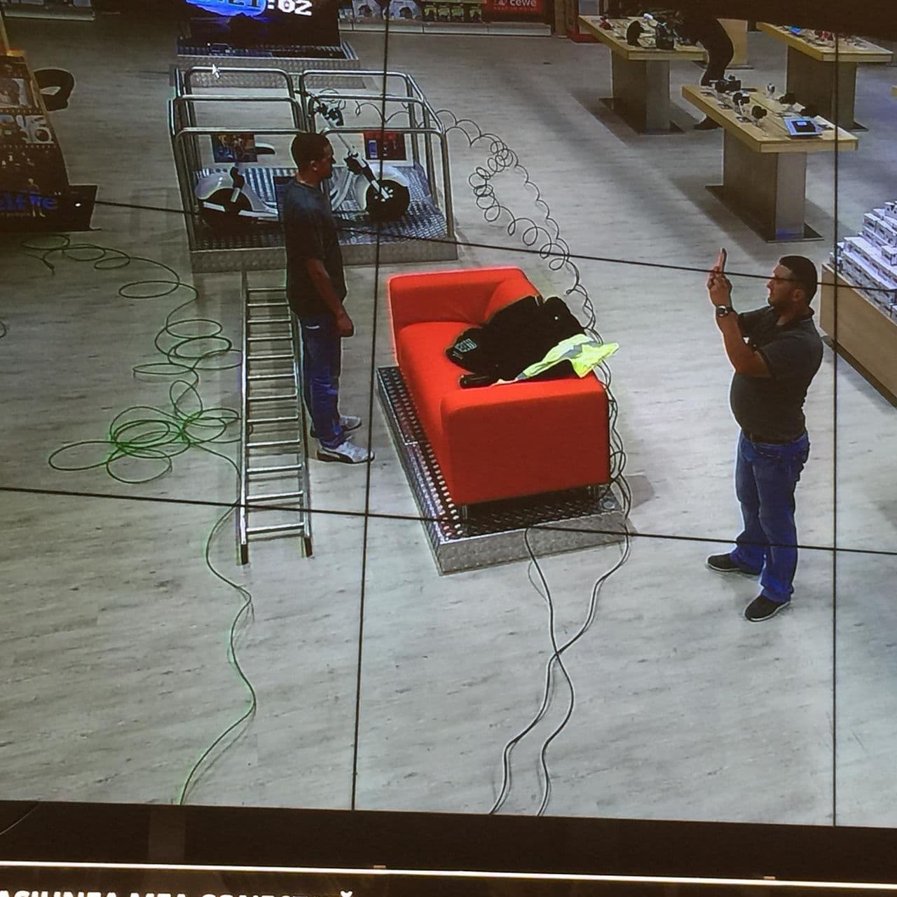 Instalare de ecrane și video wall într-un showroom